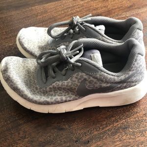 Nike Tennis Shoes Girls Size 2.5